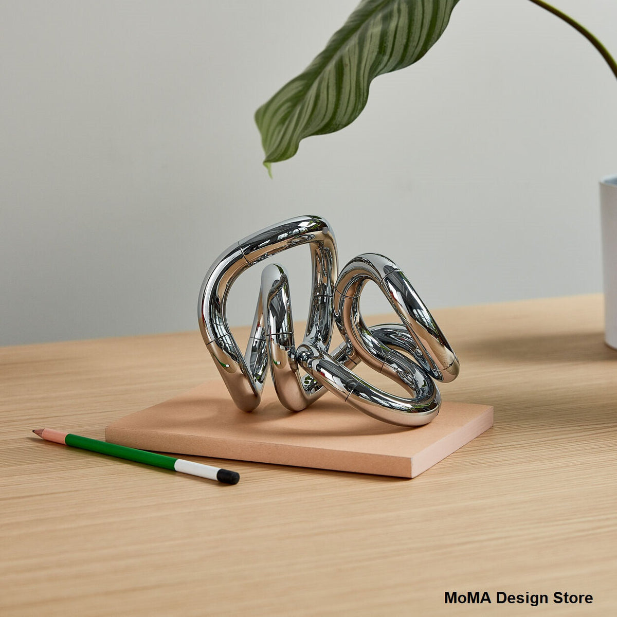 Tangle Original Chrome – rörlig skrivbordsskulptur i krom